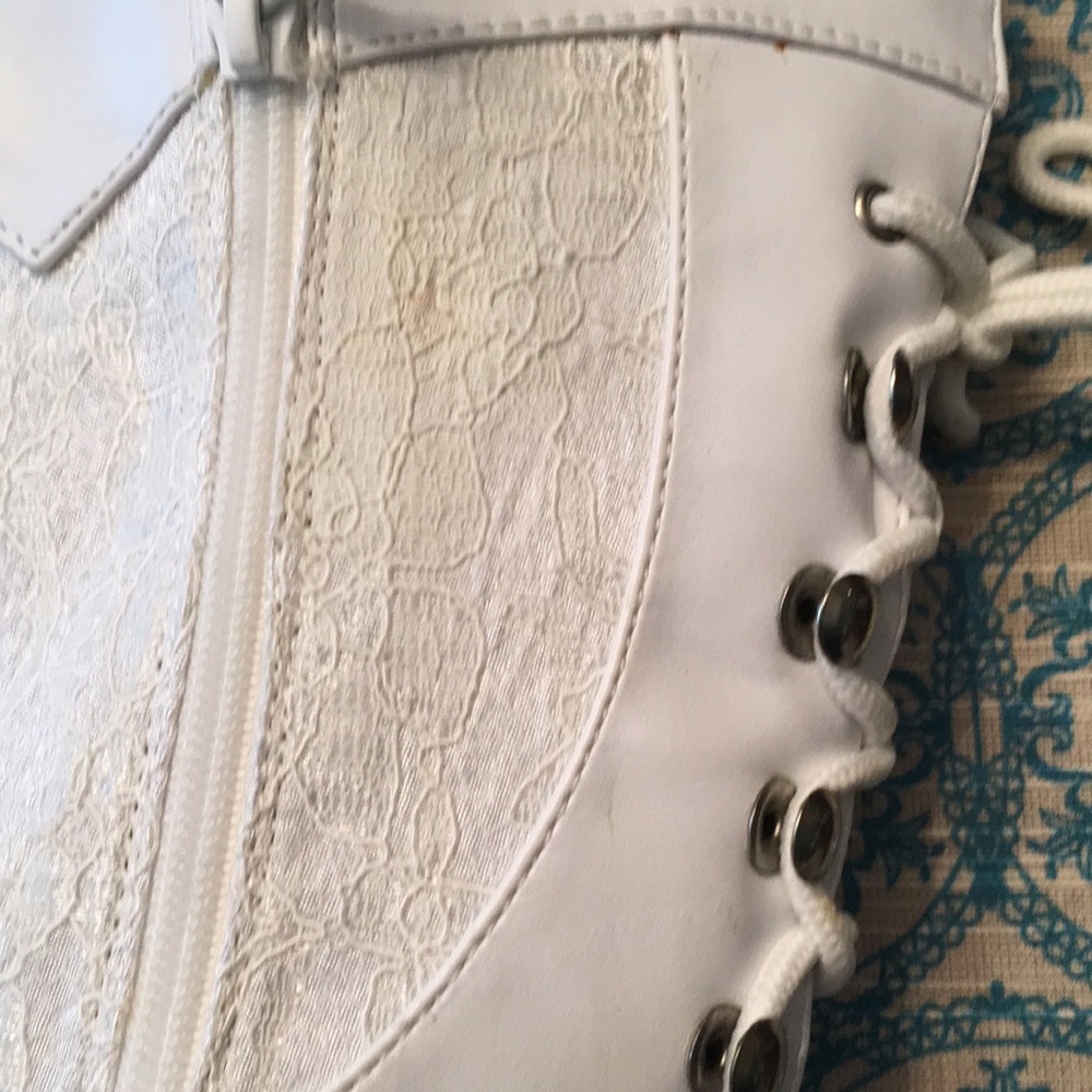 NWOT White “Good Witch” or Bride Dressy Boot - Picture 6 of 7